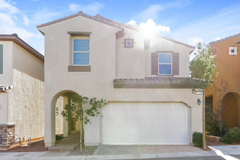 Primary Photo - 10115 Mayflower Bay Ave