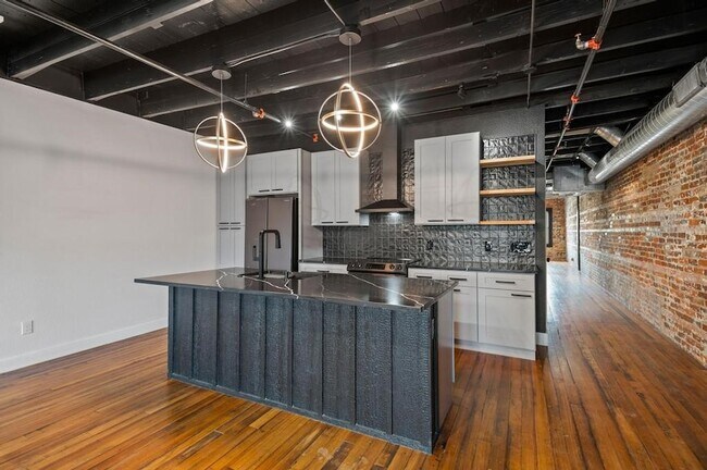 Foto del edificio - 330 W Lamar St