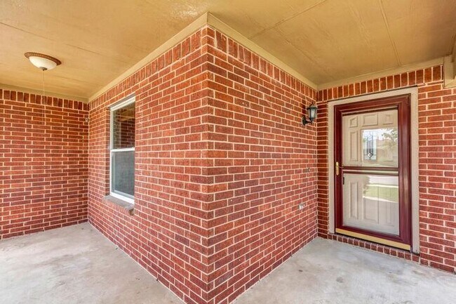 Building Photo - 609 Golden Gate Dr