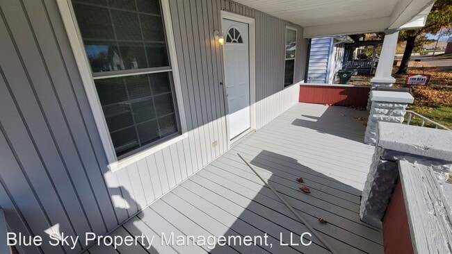 Building Photo - 3 br, 1 bath House - 616 W. Queen St.