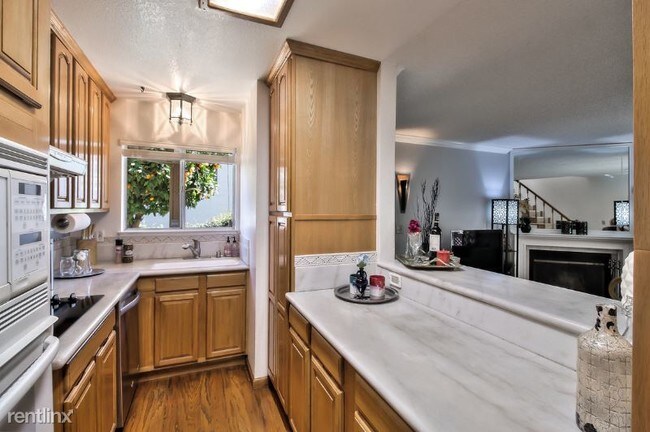 Building Photo - 3 br, 2.5 bath Townhome - 4081 Elisa Cmn