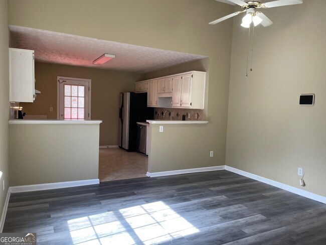 Building Photo - 7279 Williamsburg Dr