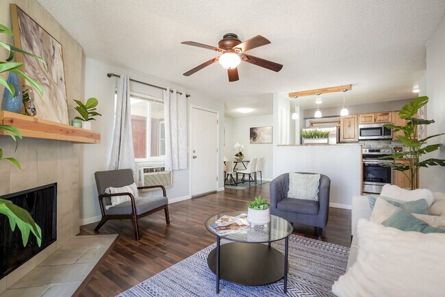 Building Photo - 2 Bedroom/2 Bathroom Condo - Aurora