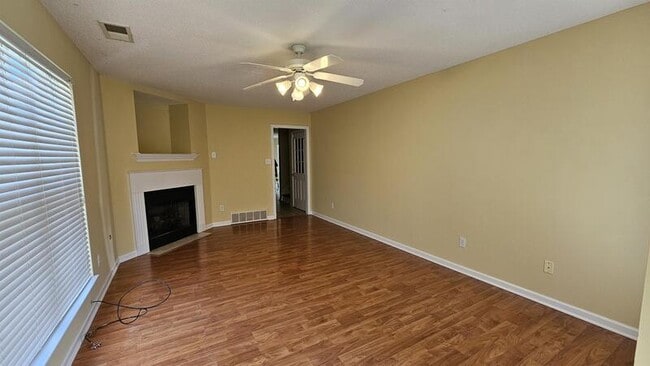 Foto del edificio - 2748 Maggie Woods Pl