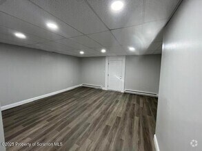Building Photo - 539 6th St