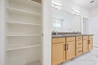 Building Photo - 24402 Colonial Willow Dr