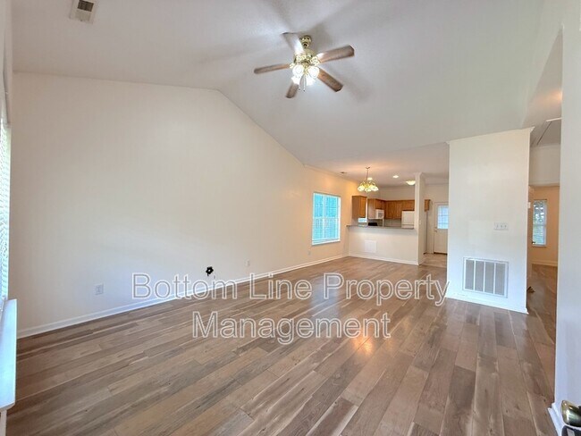Foto del edificio - 718 Cody Ct