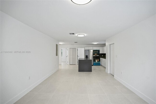 Foto del edificio - 5823 NW 30th Ave
