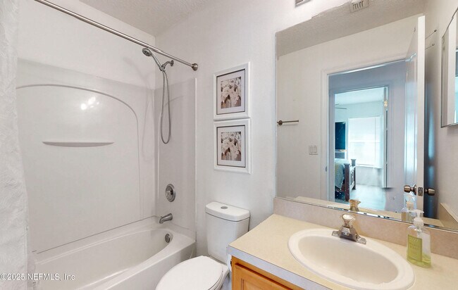 Foto del edificio - 212 Brookchase Ln W