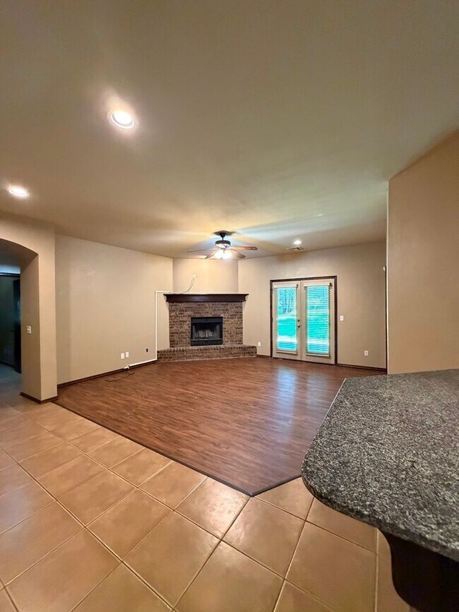 Foto del edificio - 3 bd/2 ba on Half acre - Edmond Schools