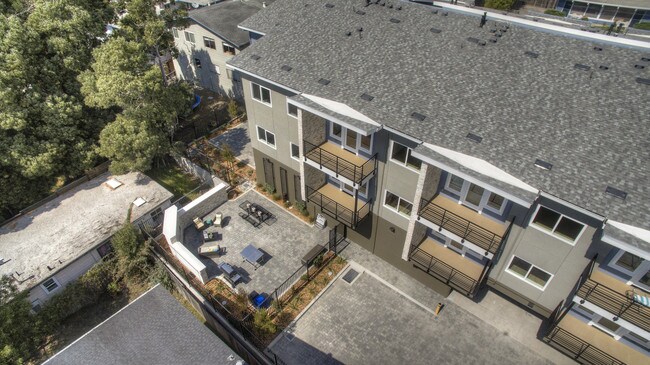 Building Photo - Mavericks Apartments