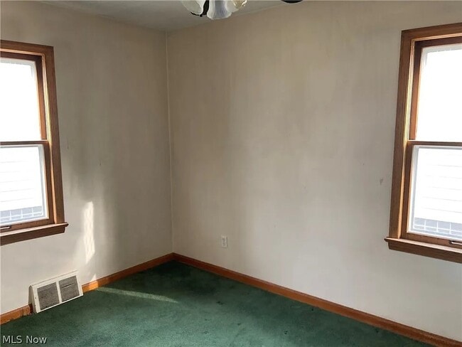 Foto del edificio - 364 E 330th St