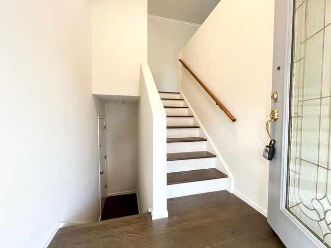 Building Photo - Newly Renovated 3-Bed/2-Bath in Linda Mar ...