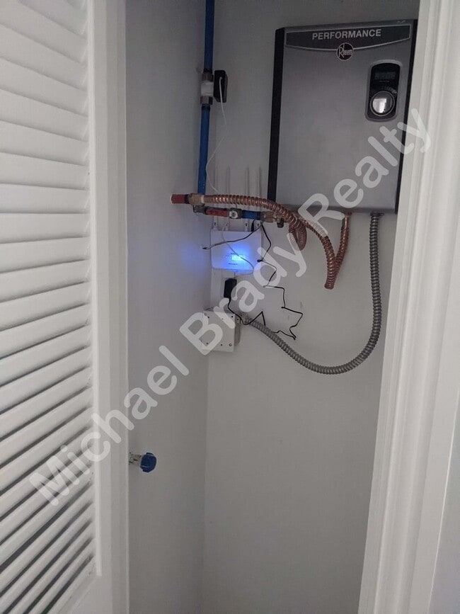 Building Photo - 3924 Scruggs Dr