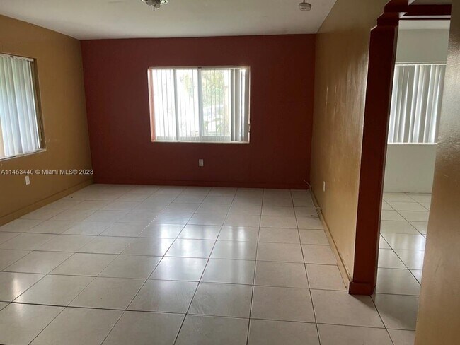 Foto del edificio - 390 NW 122nd St