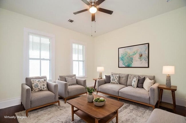 Building Photo - 1707 Sabine St