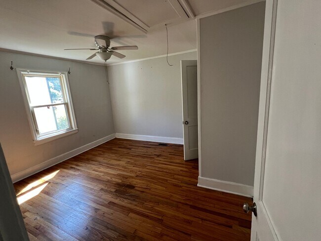 Building Photo - 3 Bedroom 1 Bath for rent