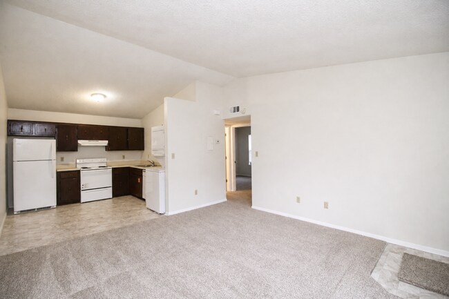 Foto del edificio - Freshly Updated 2BR Unit Near Old Palafox Hwy with New Wood-Look Flooring, Vaulted Ceilings & Uti...