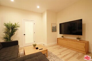 Foto del edificio - 9040 Phyllis Ave