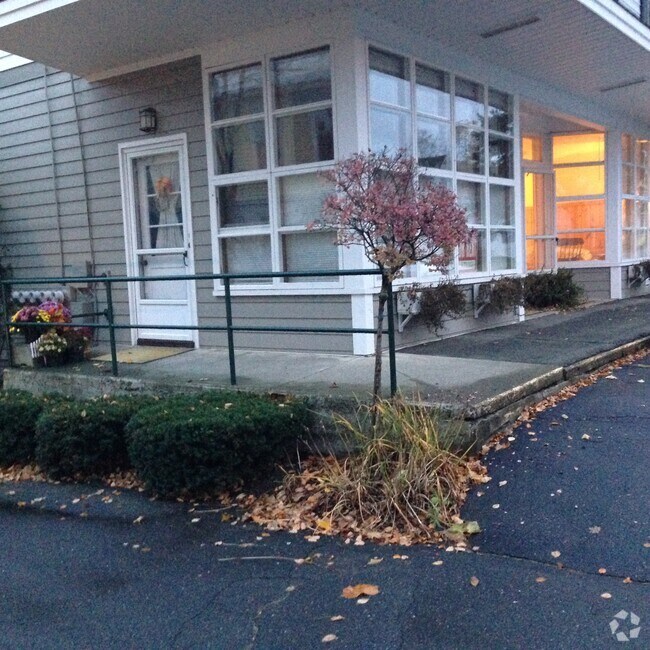 Apartments under 2,000 in Vassalboro ME 1 Rentals