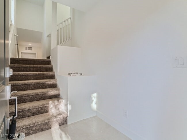 Building Photo - 7966 Mountain Lilac St