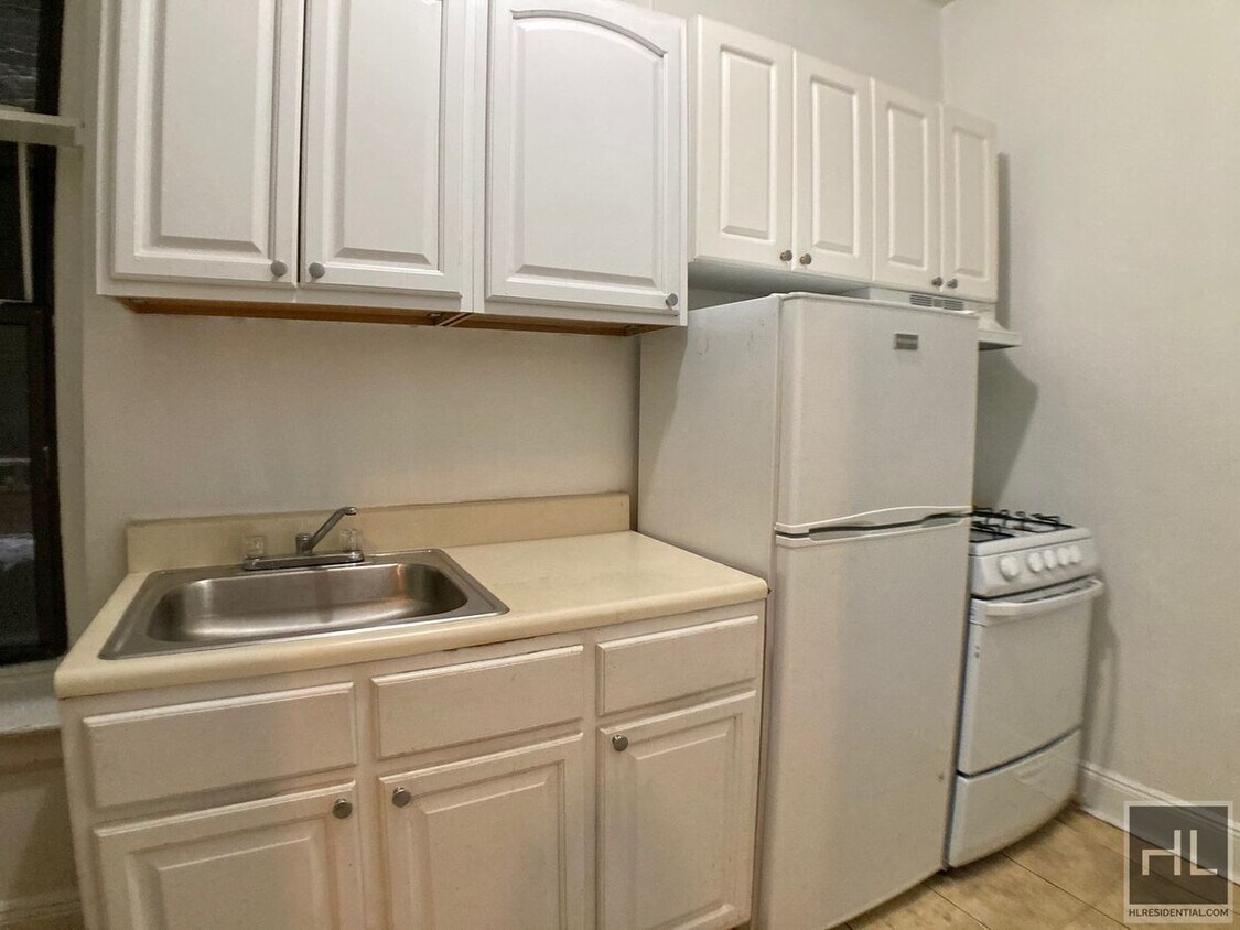 Building Photo - FIRST AVENUE