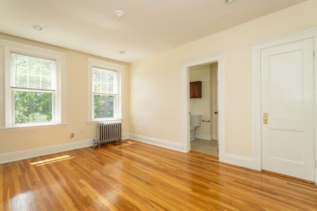 Building Photo - Spacious studio separate kitchen! availabl...