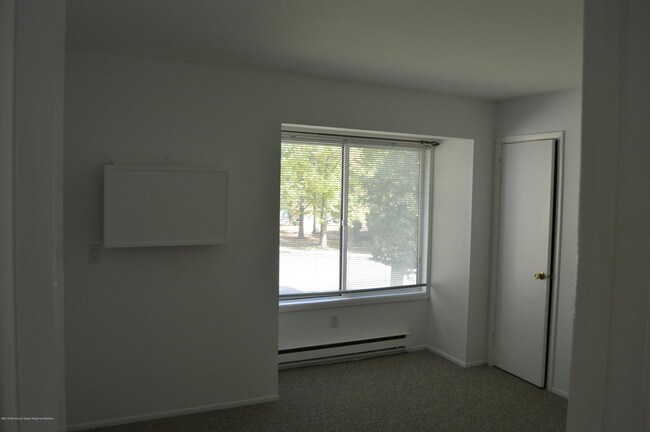 Foto del edificio - 115 Lexington Ct