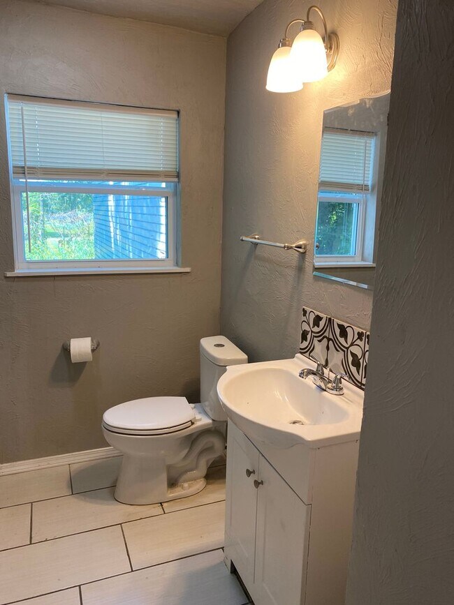 Foto del edificio - Gorgeous 3 Bed, 2 Bath Home with Modern Up...