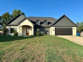 Building Photo - 15849 Avery Ln