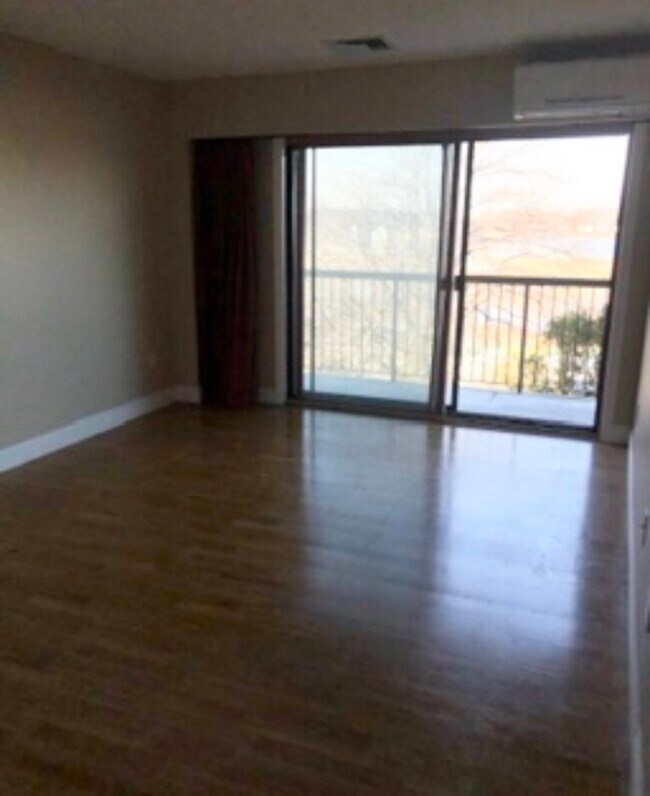 Bedroom with sliders to deck - 133 Commander Shea Blvd