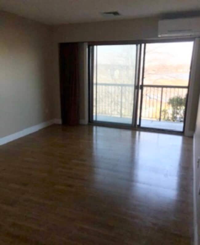 Bedroom with sliders to deck - 133 Commander Shea Blvd