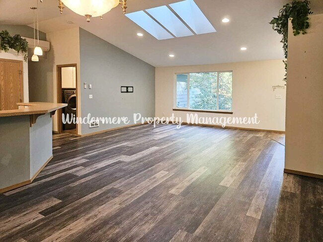 Foto del edificio - Immaculate rambler on large lot in Olalla