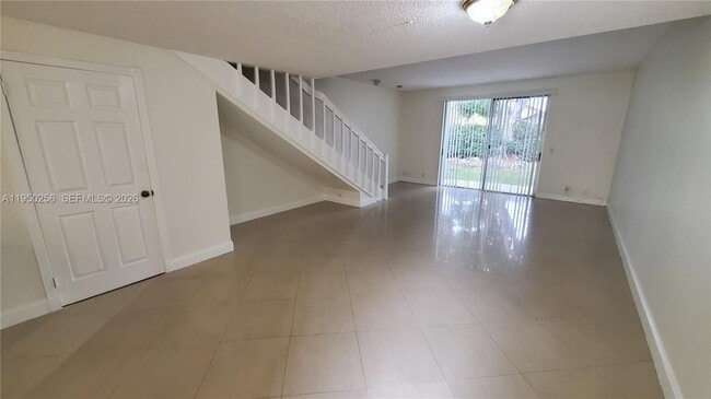 Building Photo - 1611 Sorrento Dr