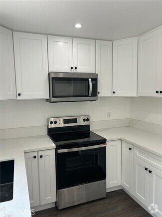 Building Photo - 2709 Tropicana Dr