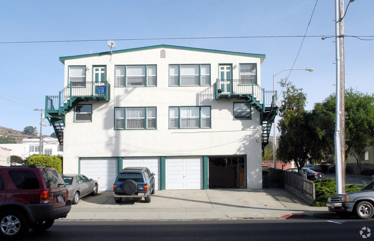 Building Photo - 404 Spruce Ave