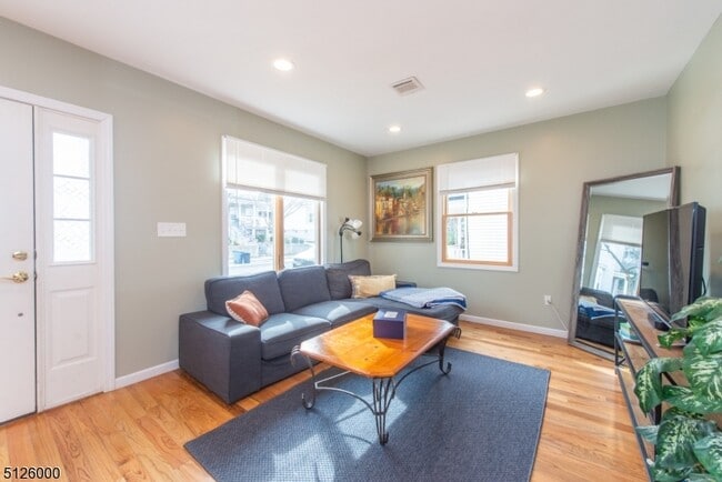 Foto del edificio - 21 Phoenix Ave