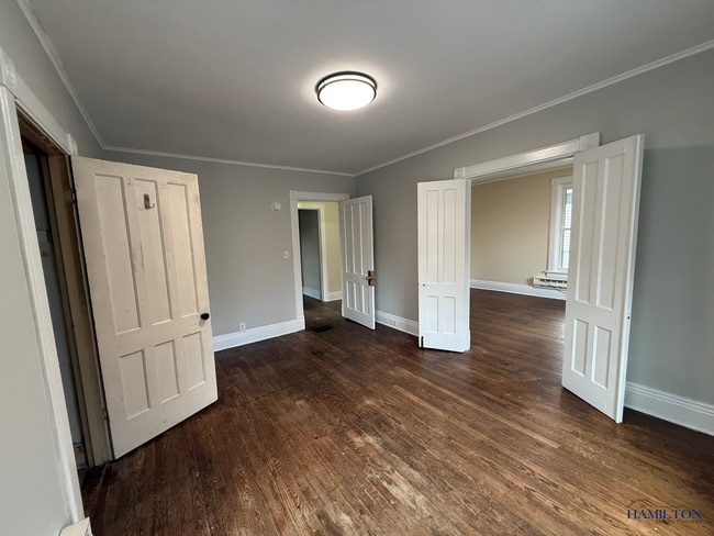 Building Photo - Pine St - 016