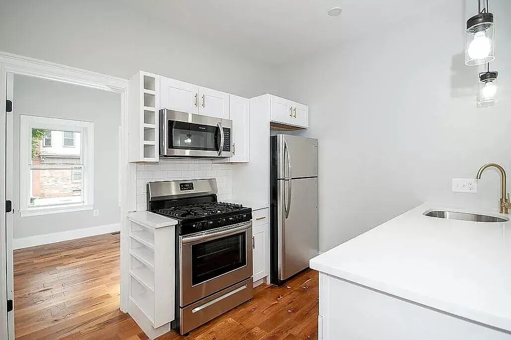 Foto principal - 145 Chelsea St