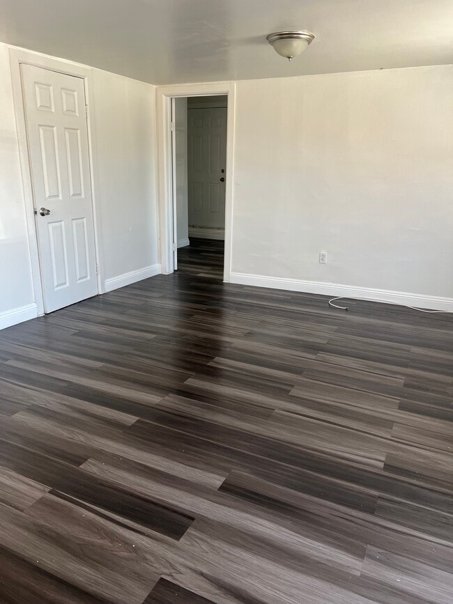 Building Photo - 5158 Wood Ave
