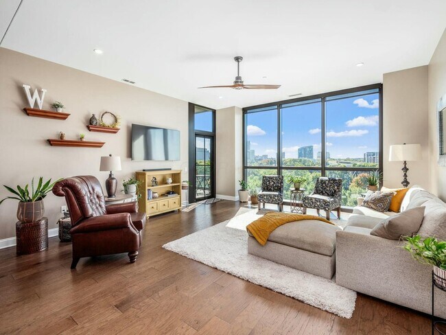 Foto del edificio - 250 W Spring St