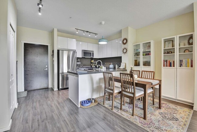 Building Photo - 1135 Windsor Mews