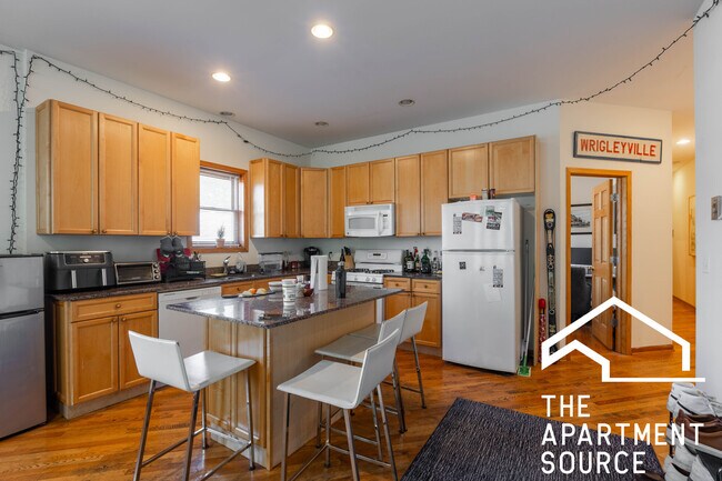 Foto del edificio - 2743 N Southport Ave