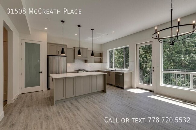 Building Photo - New Executive 6 Bedroom 4 Bathroom Home