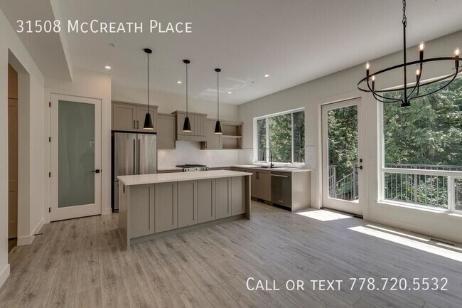 Photo du bâtiment - New Executive 6 Bedroom 4 Bathroom Home