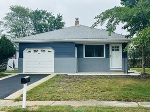 Building Photo - 24 Liberta Dr