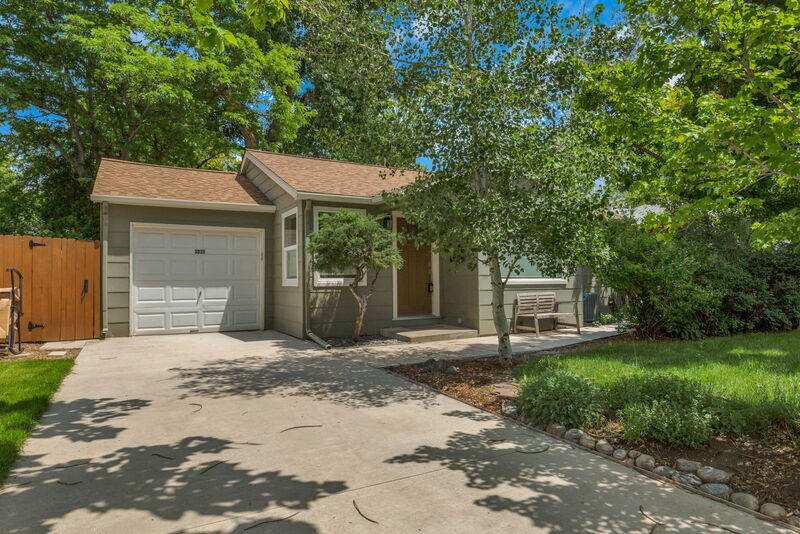 Foto principal - 3032 S Corona St
