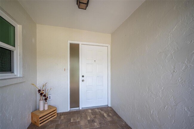 Building Photo - 660 Linden Dr