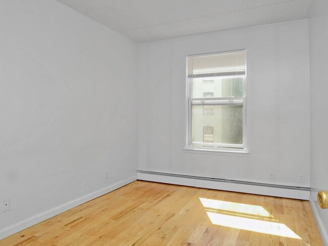 Building Photo - 132 W 117th St