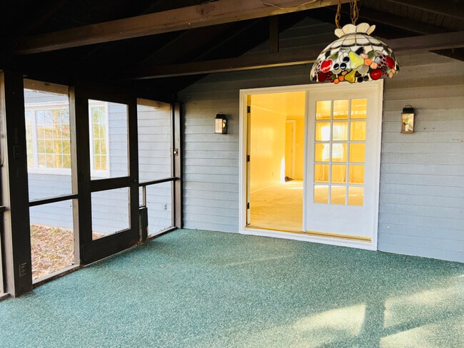 Building Photo - 1 Hickory Ln